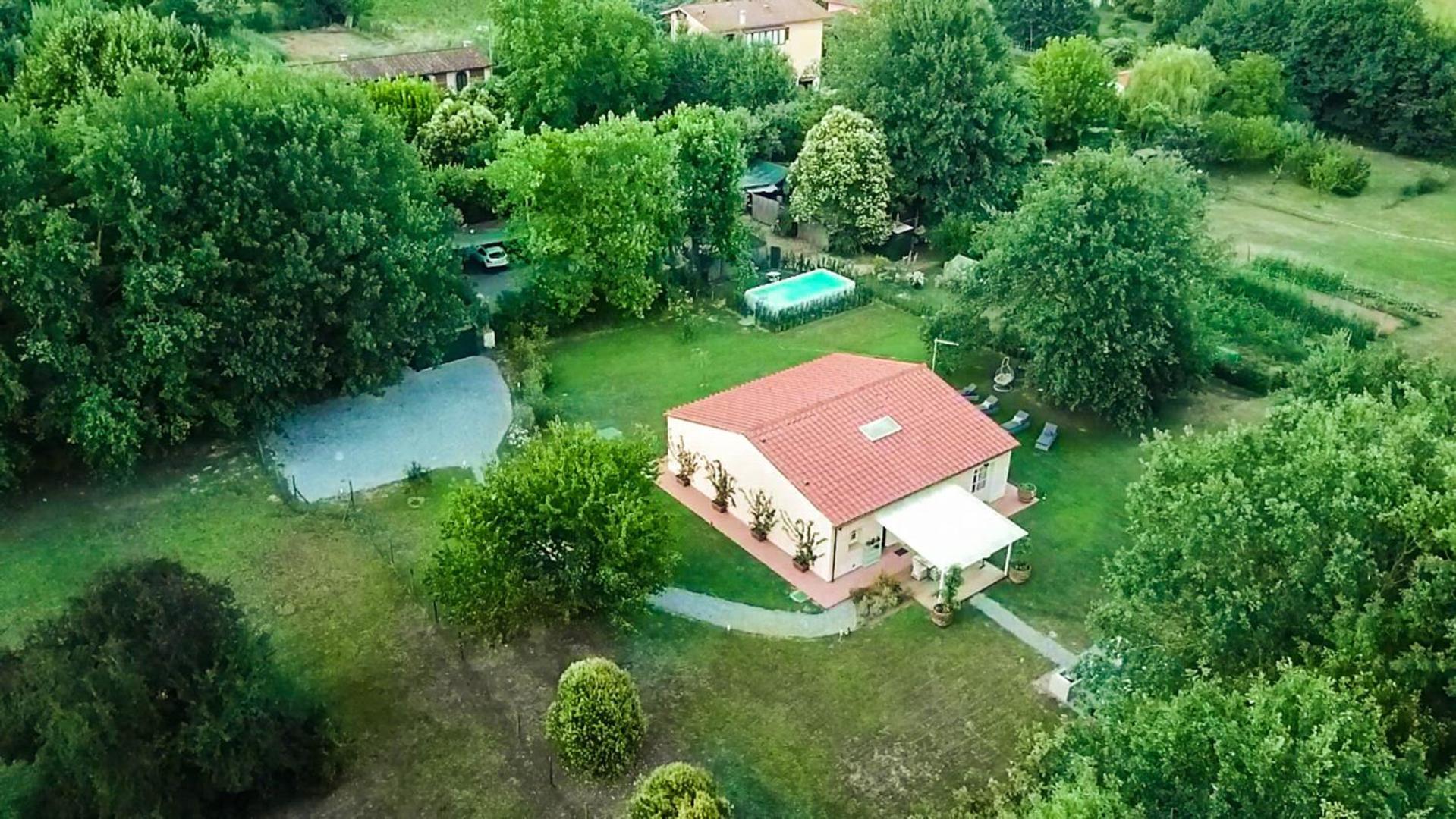 Bassotta, A Charming *